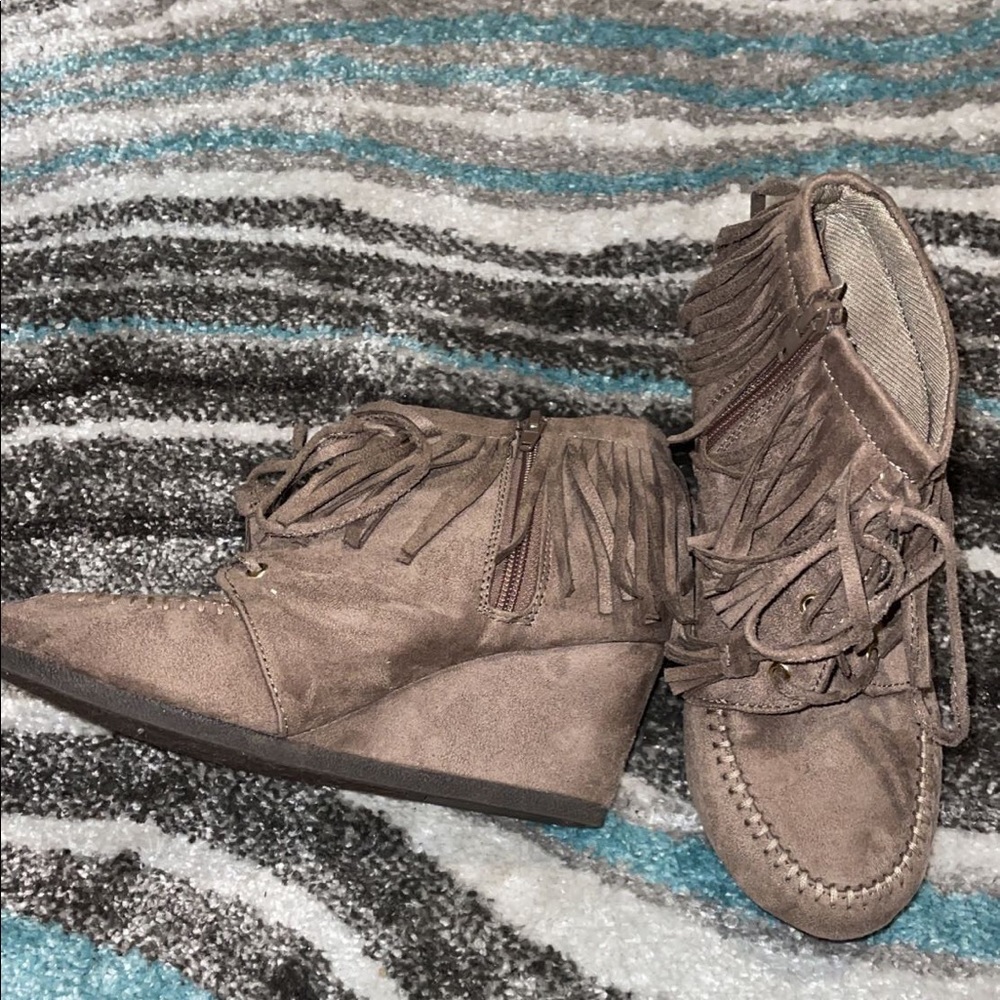 Fringe Wedges